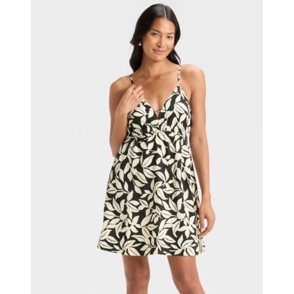 Women's size medium a new black cream A-Line dress